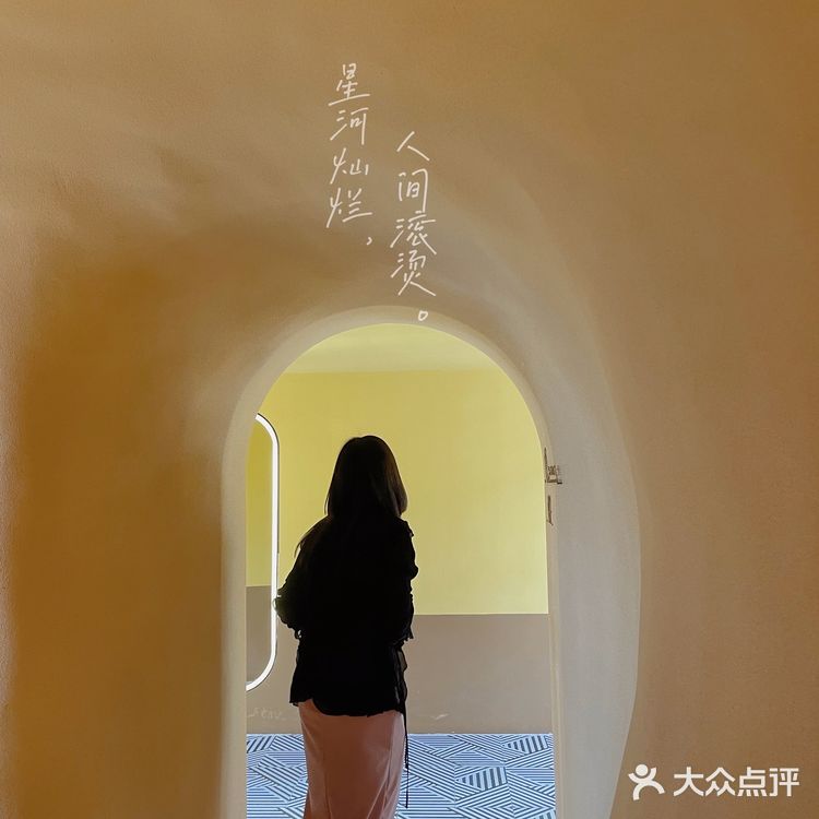 成都探店 走进石窟中吃个牛排