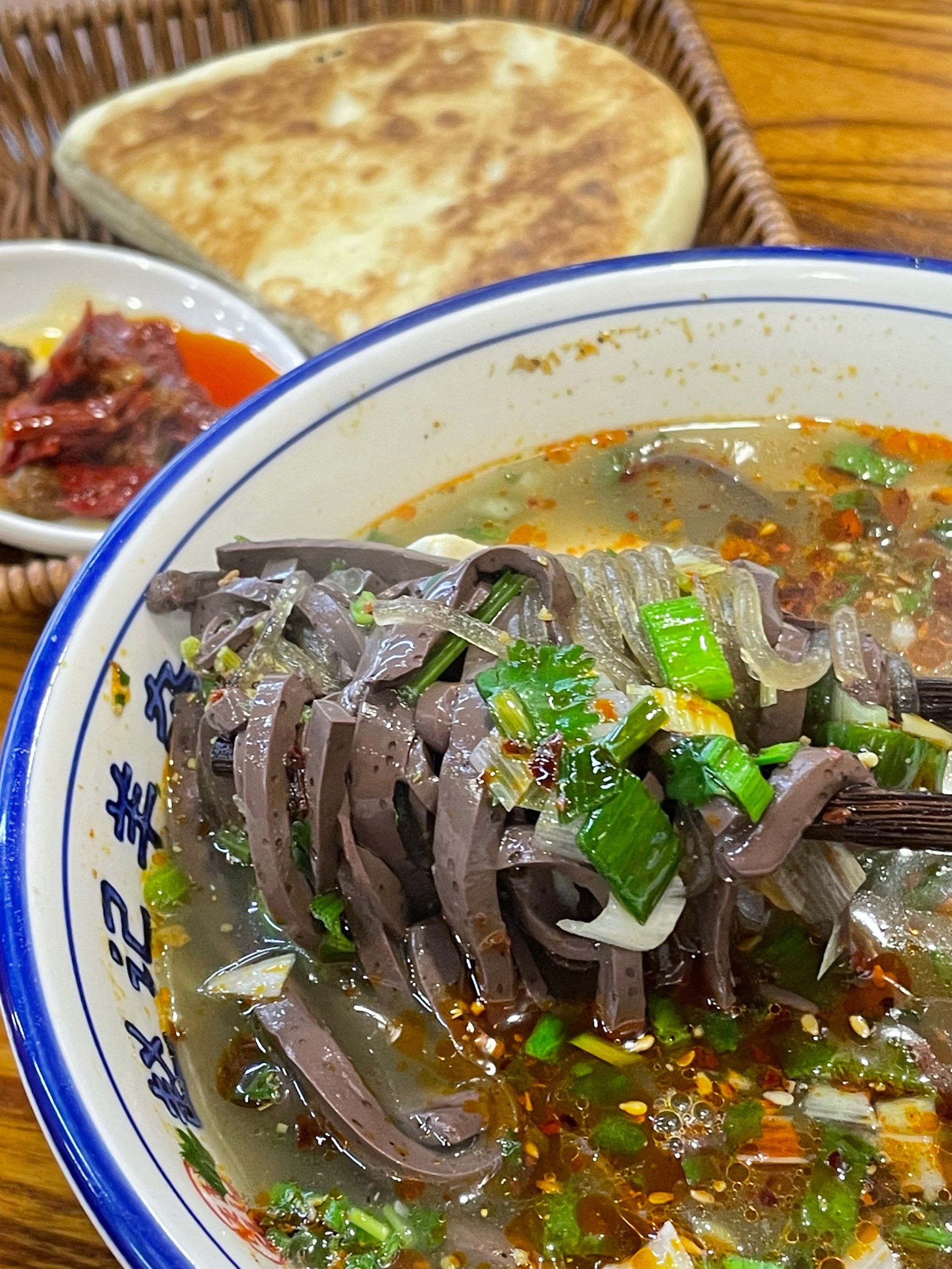 在西安一定要喝粉汤羊血哇