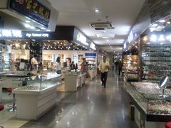 -三叶眼镜城批发市场(上海火车站店)