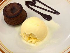 巧克力熔岩蛋糕配香草冰淇淋-萨莉亚意式餐厅(万嘉商业广场店)