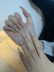 -芊屿芊浔美甲