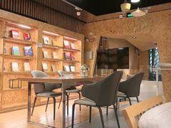 -新华里咖啡书吧(新华书店小寨店)