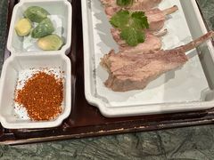 小份的手抓羊肉。-东方亚克西餐厅(西康路店)