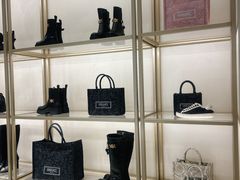 -马德里拉斯咯扎斯购物村