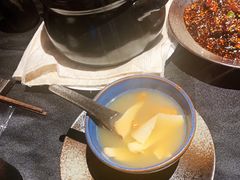瓦罐野菌汤-松茸小馆·云南特色餐厅