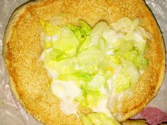 麦辣鸡腿汉堡之生菜碎-麦当劳(东直门外大街店)
