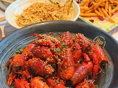 -肥肥虾庄·金牌油焖大虾(汉街SKP店)