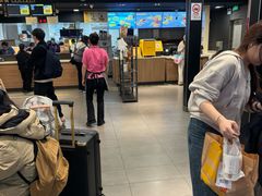 -麦当劳(上海虹桥站30B检票口楼上)