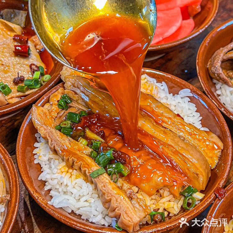 火爆石桥铺的黄豆芽老火锅，汤底一口封神！