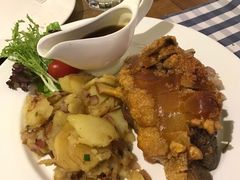 半脆皮烤猪肘-Paulaner·德国帕拉娜自酿啤酒餐厅(海上世界店)