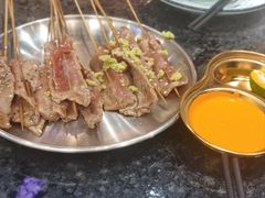 -何妹湿辣牛肉·粤式烧烤砂煲(桂雅路店)