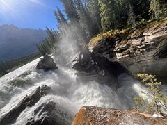 -阿萨巴斯卡瀑布观景点