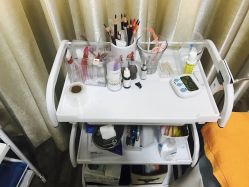 美容工具台-一个差评成就的纹眉店
