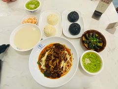 -李与白包子铺(桐梓林店)