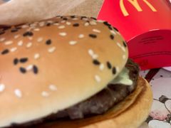 芝士安格斯厚牛堡-麦当劳(总统大酒店店)