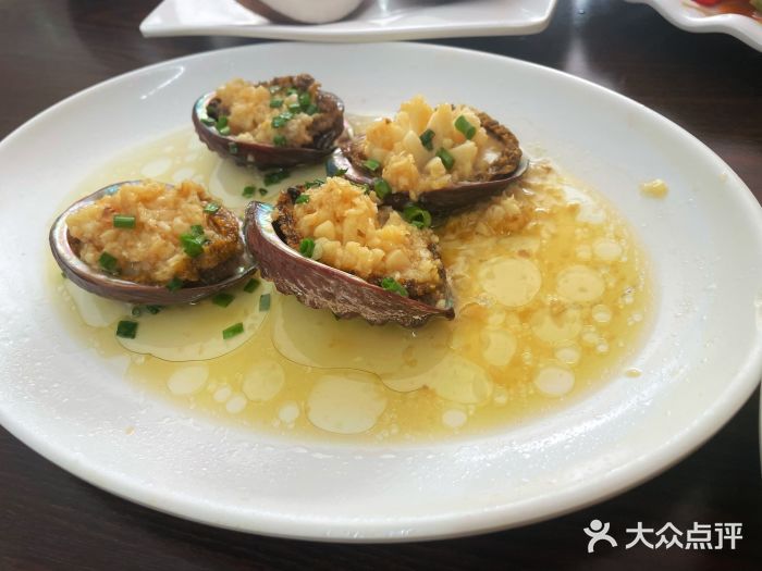 三亚老渔民海鲜店蒜蓉蒸鲍鱼图片