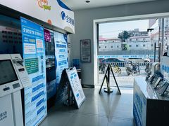 -中国移动周家嘴路营业厅-地上停车场