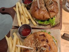 -三勾JJJ Burger&Coffee(梅溪湖店)