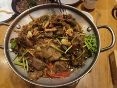 -帅巴人舅母子腊蹄民俗村