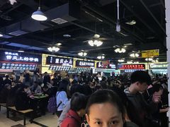 等位区-好吃街美食城(八一广场店)
