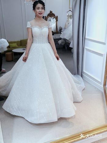 在时光纪拍完婚纱照，偶遇若白婚纱店