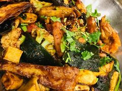 -愉肴麻辣香锅(中山路店)