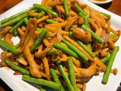 茶树菇炒猪颈肉-优之名鹅城