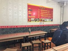 大堂-老字号杨坡红油米线腊汁肉夹馍(东四道巷店)
