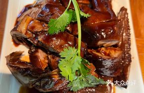 Hangzhou-style Braised Duck
