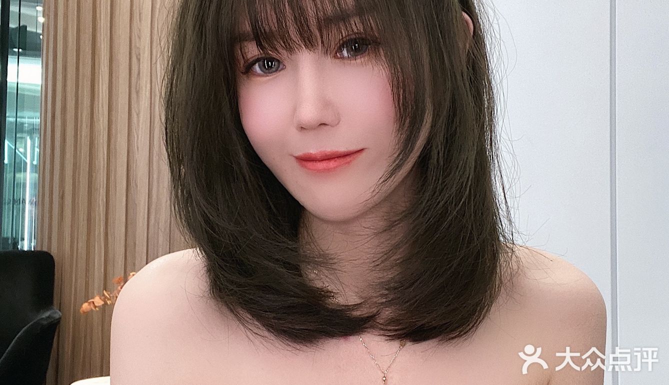 分享一款非常修饰脸型的发型、初恋头