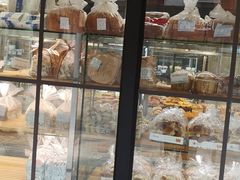 面包甜点陈列柜-苹果花园(襄阳南路店)