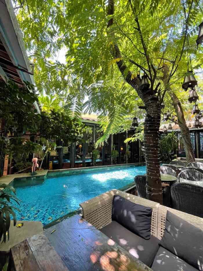 乌布泰涟(亭江店)-"环境舒适,椅子有点矮,青柠蒸鲈鱼做的不错.