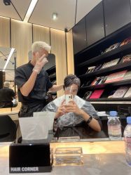 -HAIR CORNER