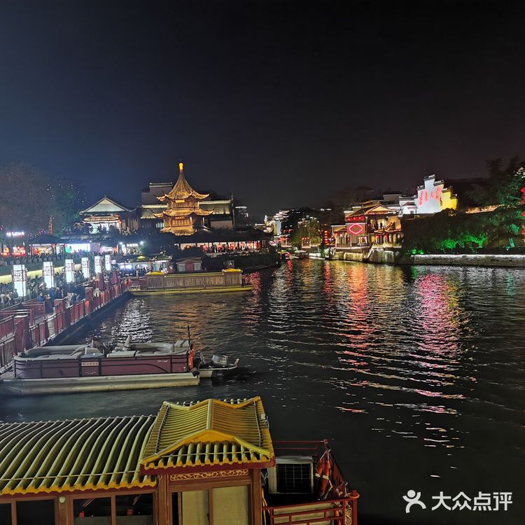 夜幕降临 华灯初上  一场穿越时空的对话