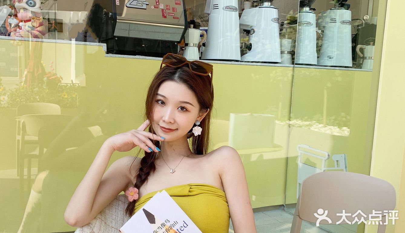 春天气息暖阳的一杯咖啡