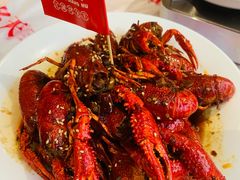 油焖小龙虾-侠舍·江湖小龙虾大排档(沌口总店)