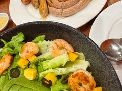 鲜虾牛油果沙拉-普兰达德国餐厅·德式脆皮烤猪肘·自酿啤酒(观唐店)