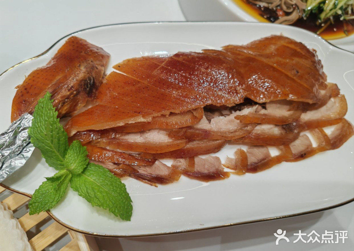 大快朵颐烤鸭时