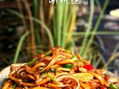 酱猪耳炒乳香干-胡桃里音乐酒馆(东区店)