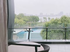 -上海滴水湖皇冠假日酒店