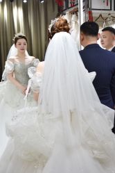 点击看大图 -爱伊人婚纱礼服美妆馆