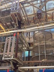 -PIPIKINGDOM皮皮王国欢乐号(欢乐海岸购物中心店)