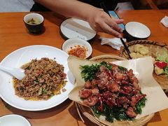 -老滇山寨•云南特色菜•地方菜•民族风情歌舞表演(金碧店)