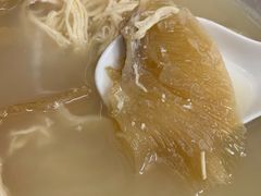 浓汤瓦煲花胶翅-添發碗仔翅美食