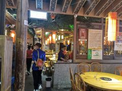 -野山舂·贵州现舂酸汤火锅(鸿通城店)