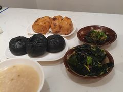-李与白包子铺(桐梓林店)