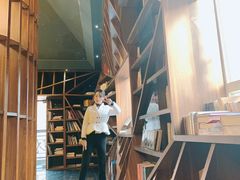 -钟书阁(松江泰晤士小镇店)