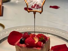 甄选时令莓果草莓水果蛋糕-牛排家(北京长安街英皇集团中心店)