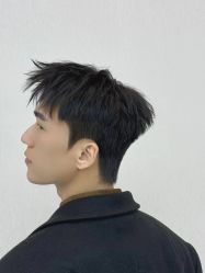 -一家只做男发烫染的店