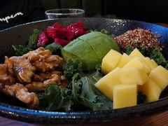 牛油果甘蓝沙拉-普兰达德国餐厅·德式脆皮烤猪肘·自酿啤酒(观唐店)